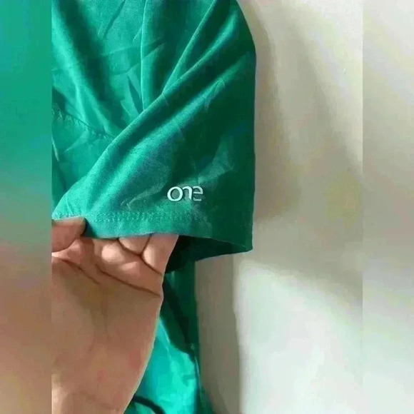 Barco One Scrub Set - 5 Pocket Top XS and Jogger Pants S  EUC Hunter Green - Picture 6 of 16